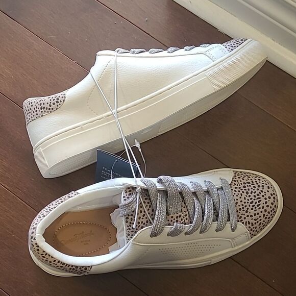 Universal THREAD CADEY MEMPRY FOAM SNEAKERS NEW 7.5 - Picture 6 of 8